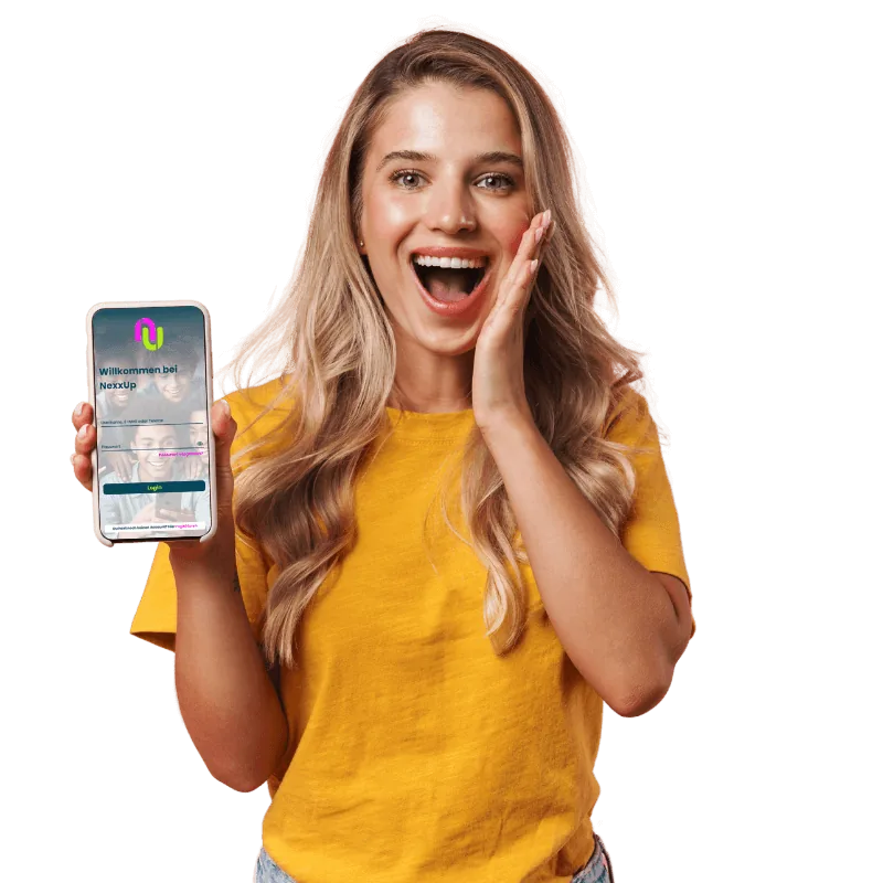 Schülerin mit Handy und NexxUp-Berufsorientierung